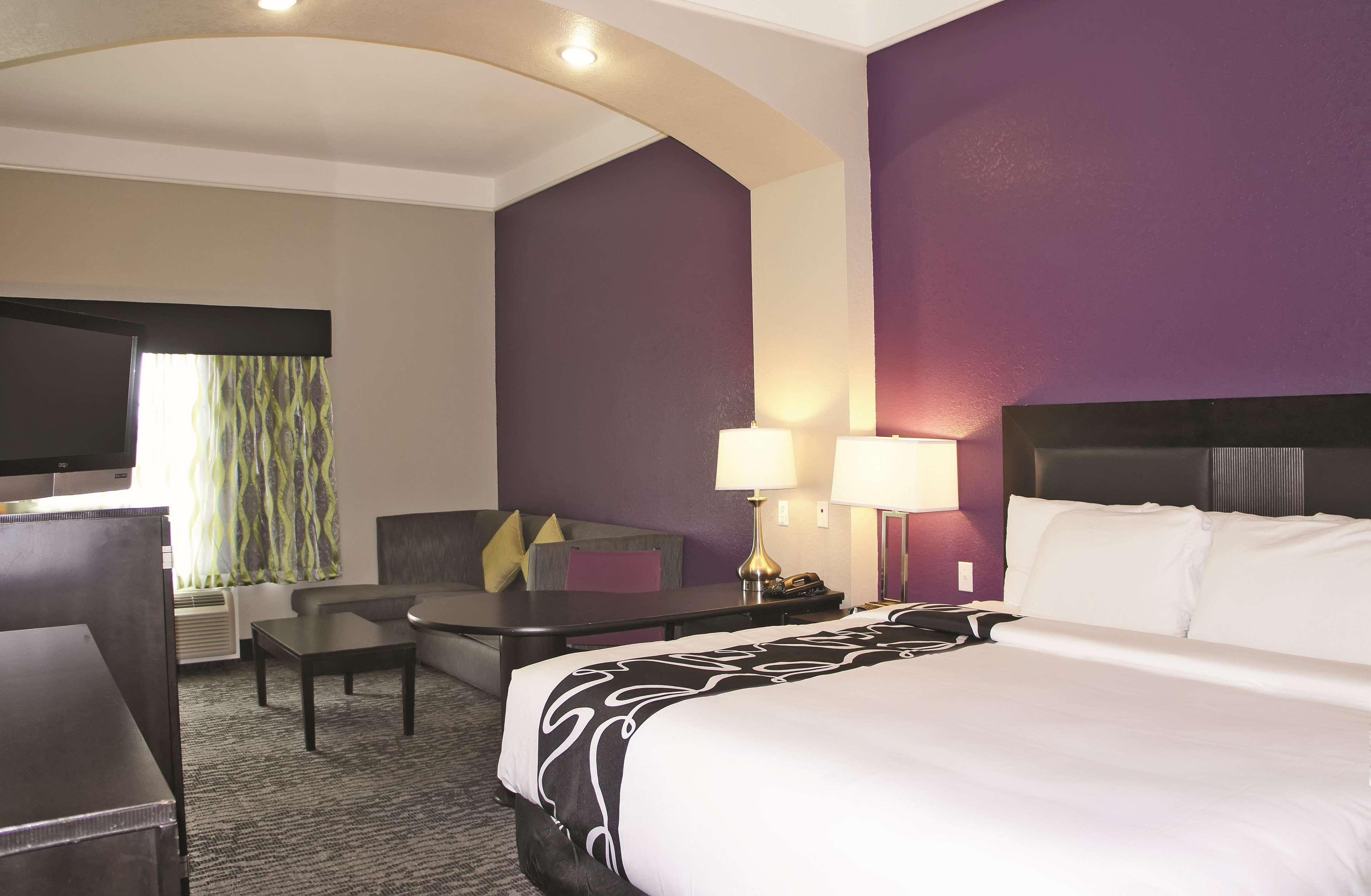 La Quinta By Wyndham Pearland Hotel Exterior photo