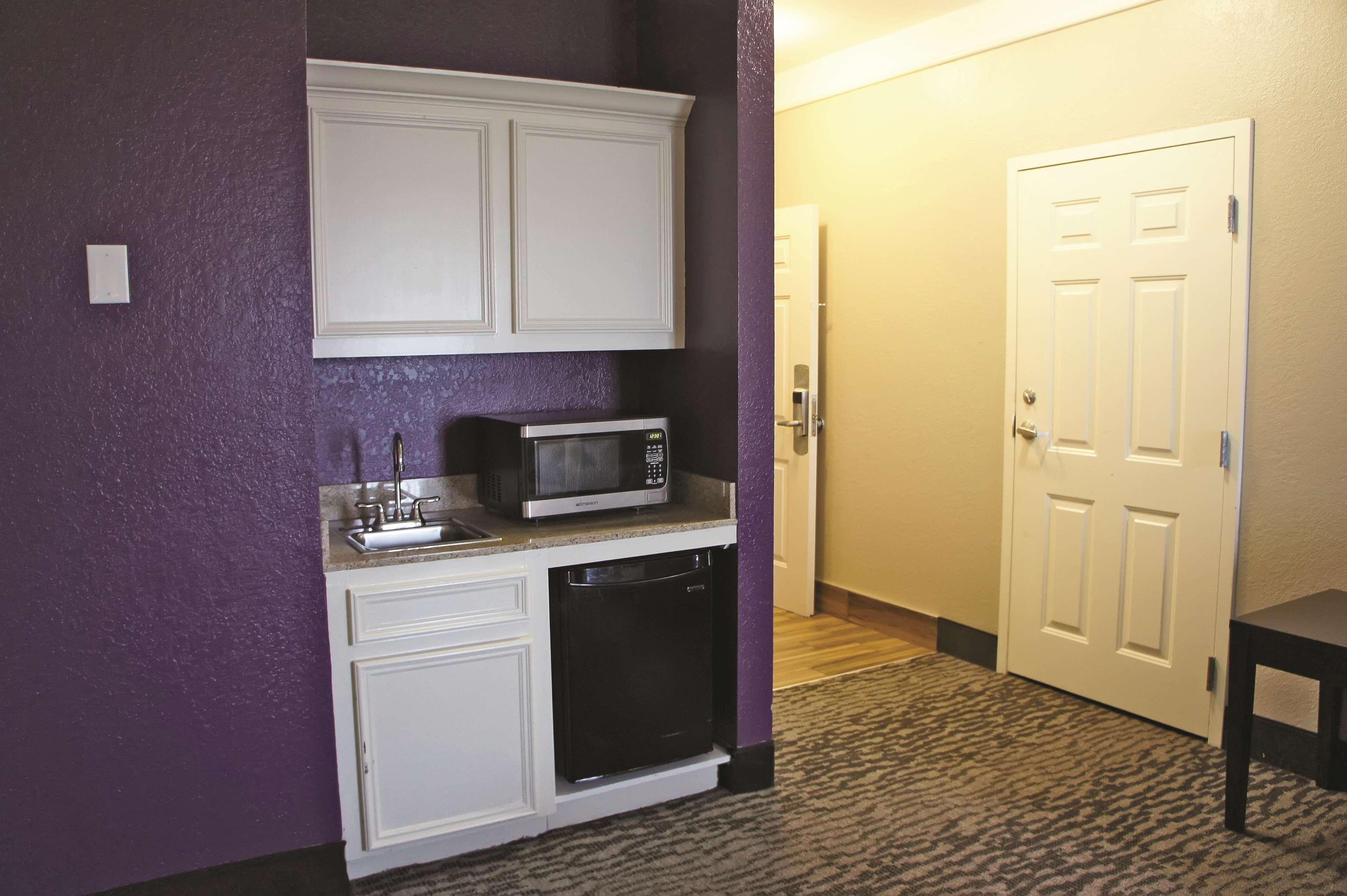 La Quinta By Wyndham Pearland Hotel Exterior photo