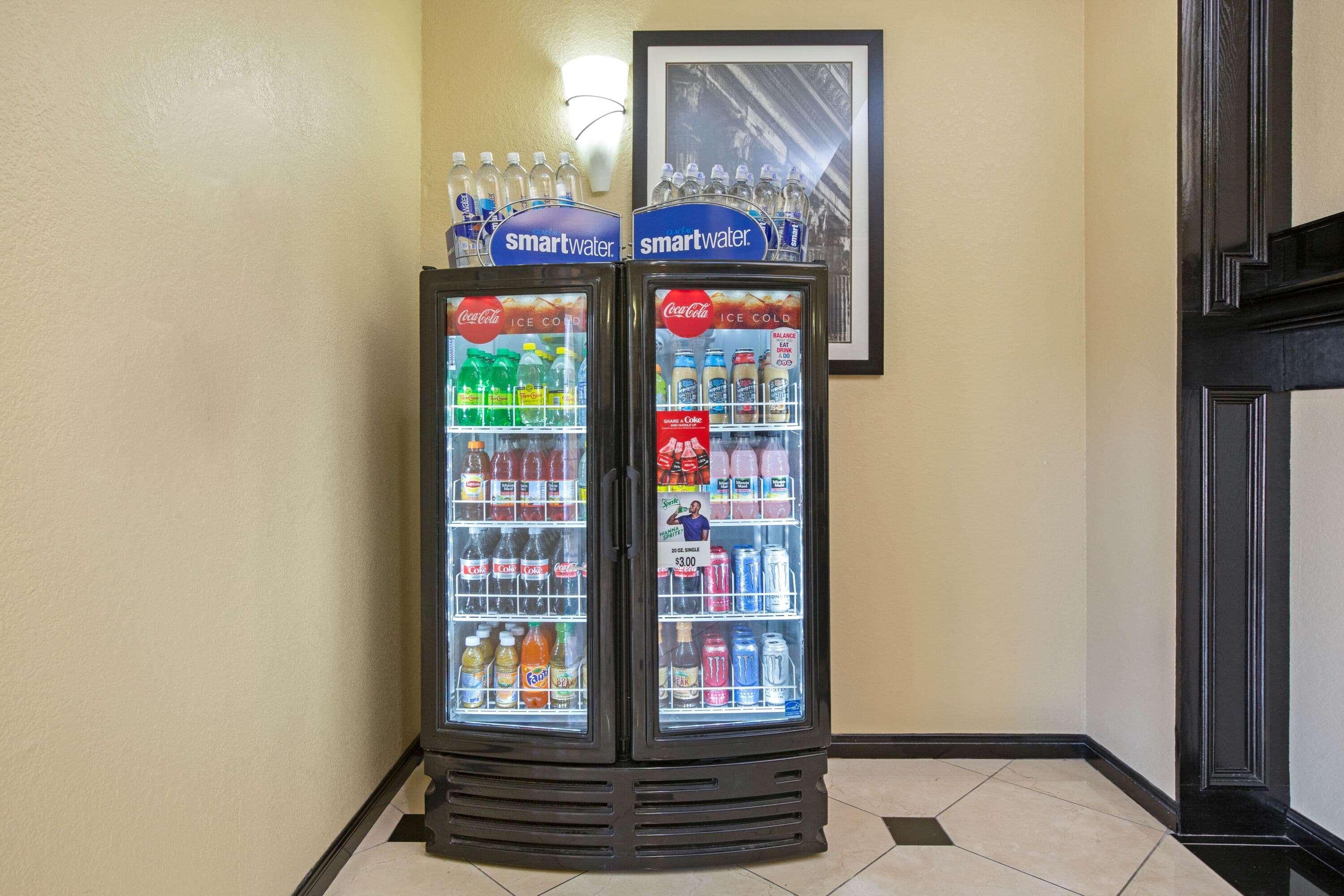 La Quinta By Wyndham Pearland Hotel Exterior photo