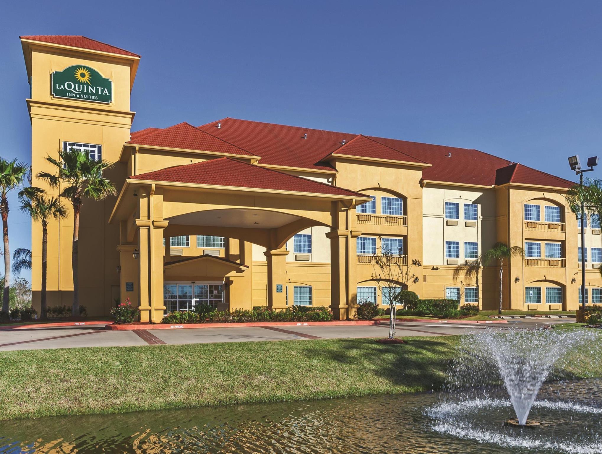 La Quinta By Wyndham Pearland Hotel Exterior photo