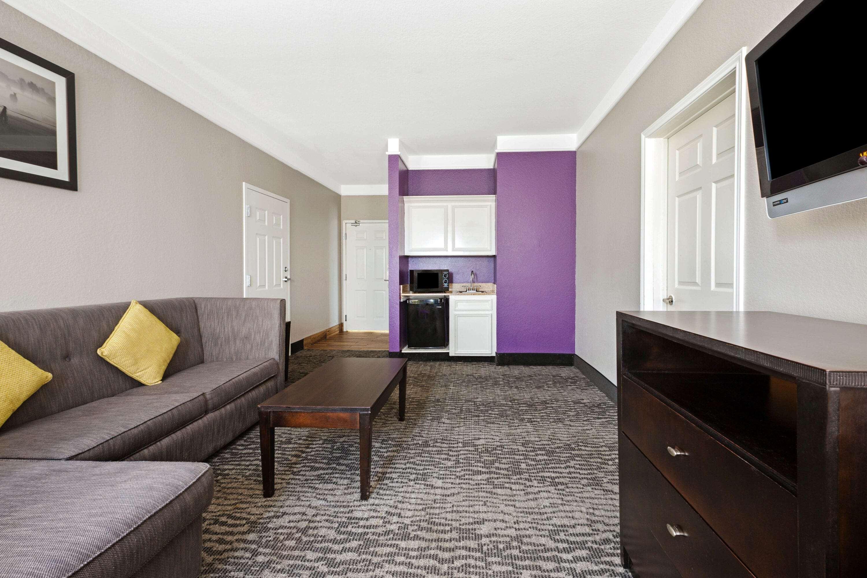 La Quinta By Wyndham Pearland Hotel Exterior photo