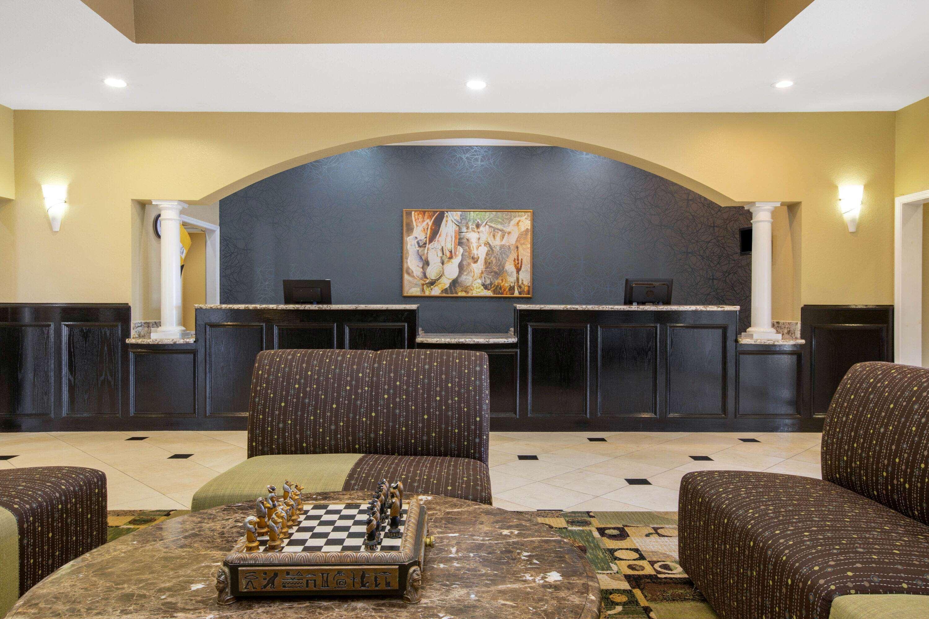 La Quinta By Wyndham Pearland Hotel Exterior photo