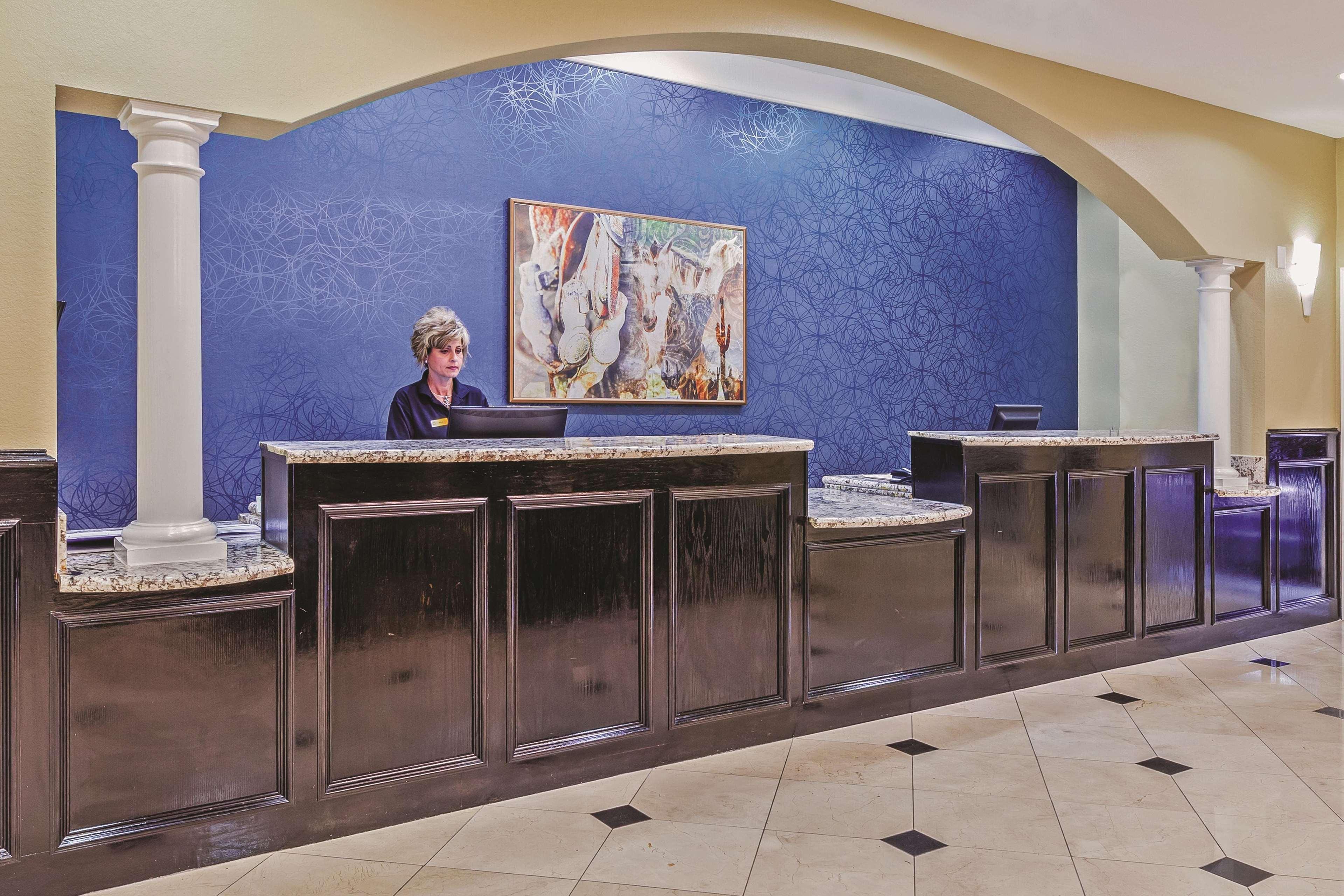 La Quinta By Wyndham Pearland Hotel Exterior photo