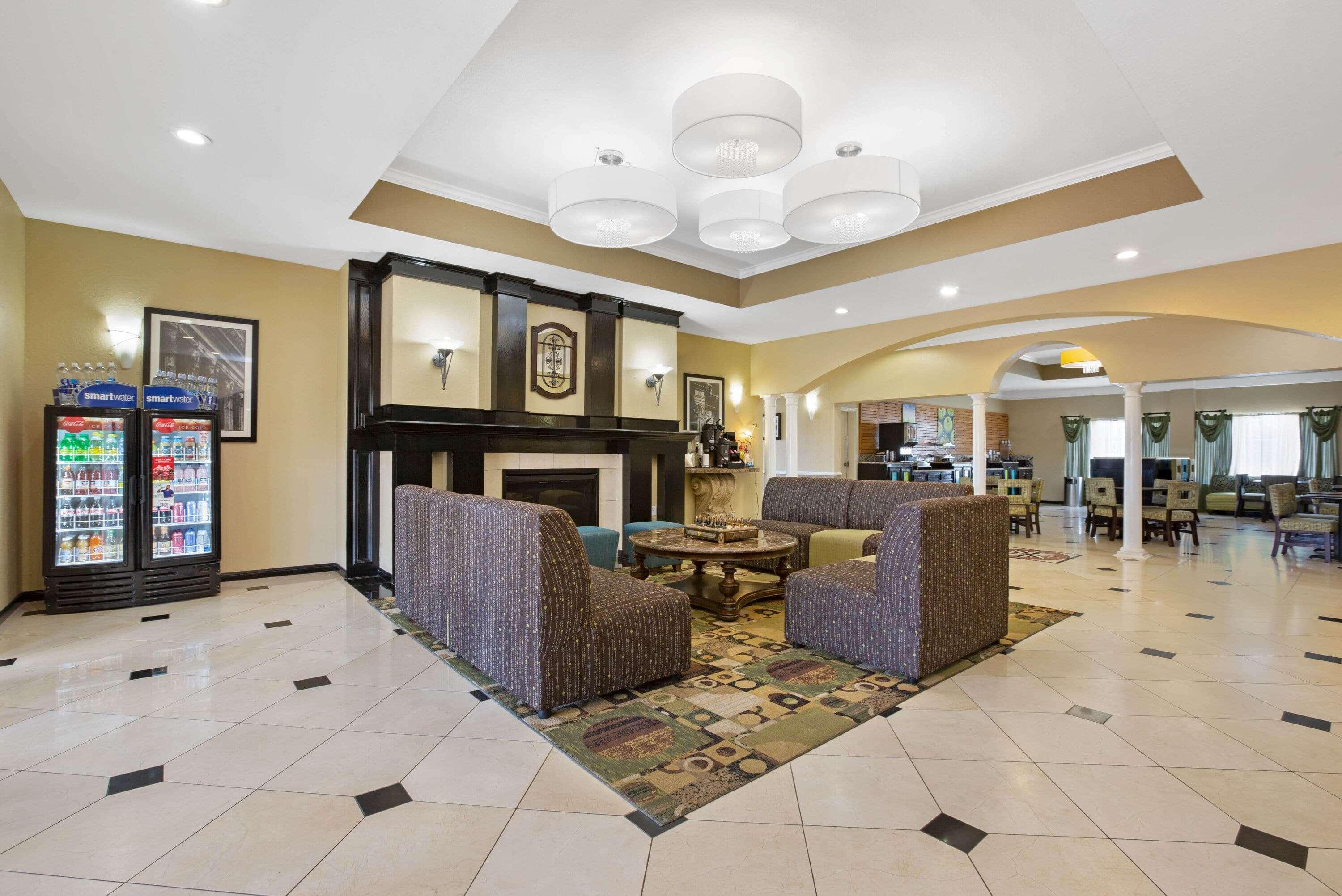 La Quinta By Wyndham Pearland Hotel Exterior photo