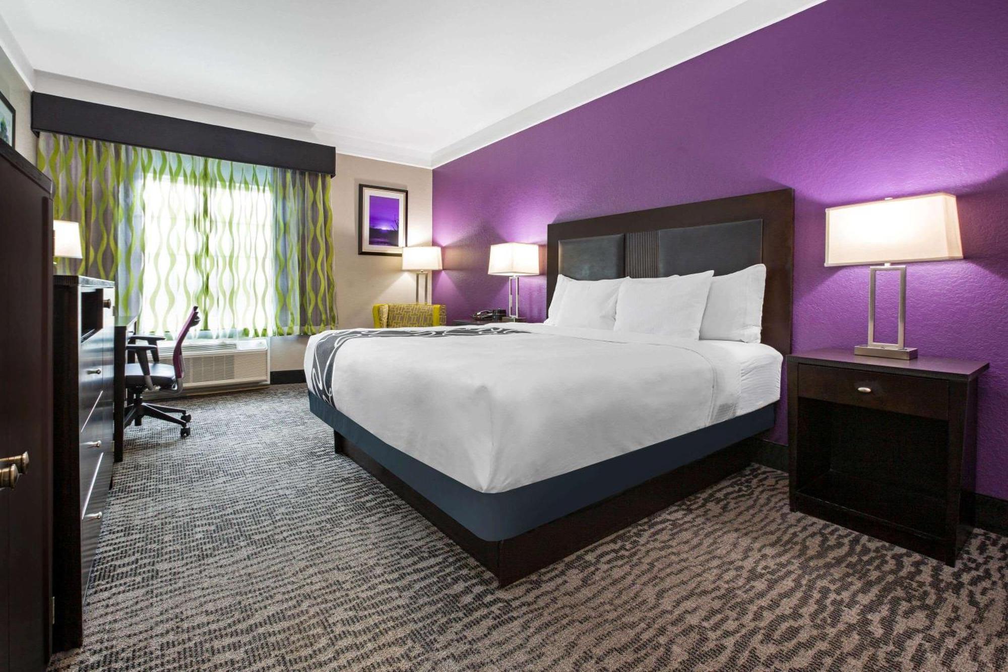 La Quinta By Wyndham Pearland Hotel Room photo