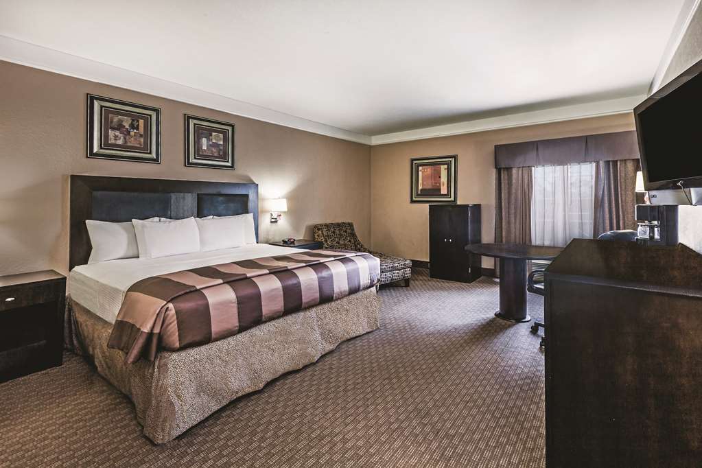 La Quinta By Wyndham Pearland Hotel Room photo