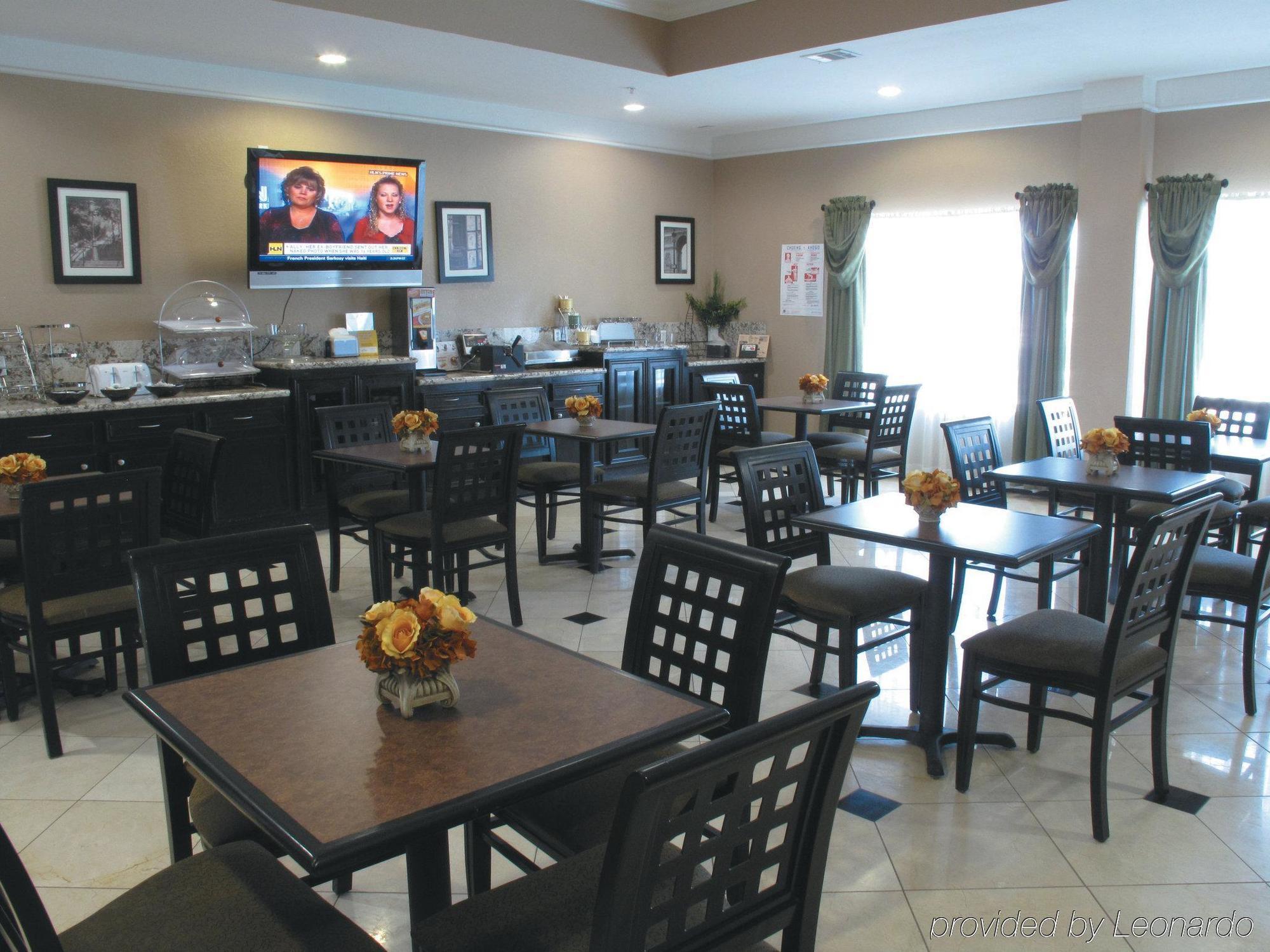 La Quinta By Wyndham Pearland Hotel Exterior photo