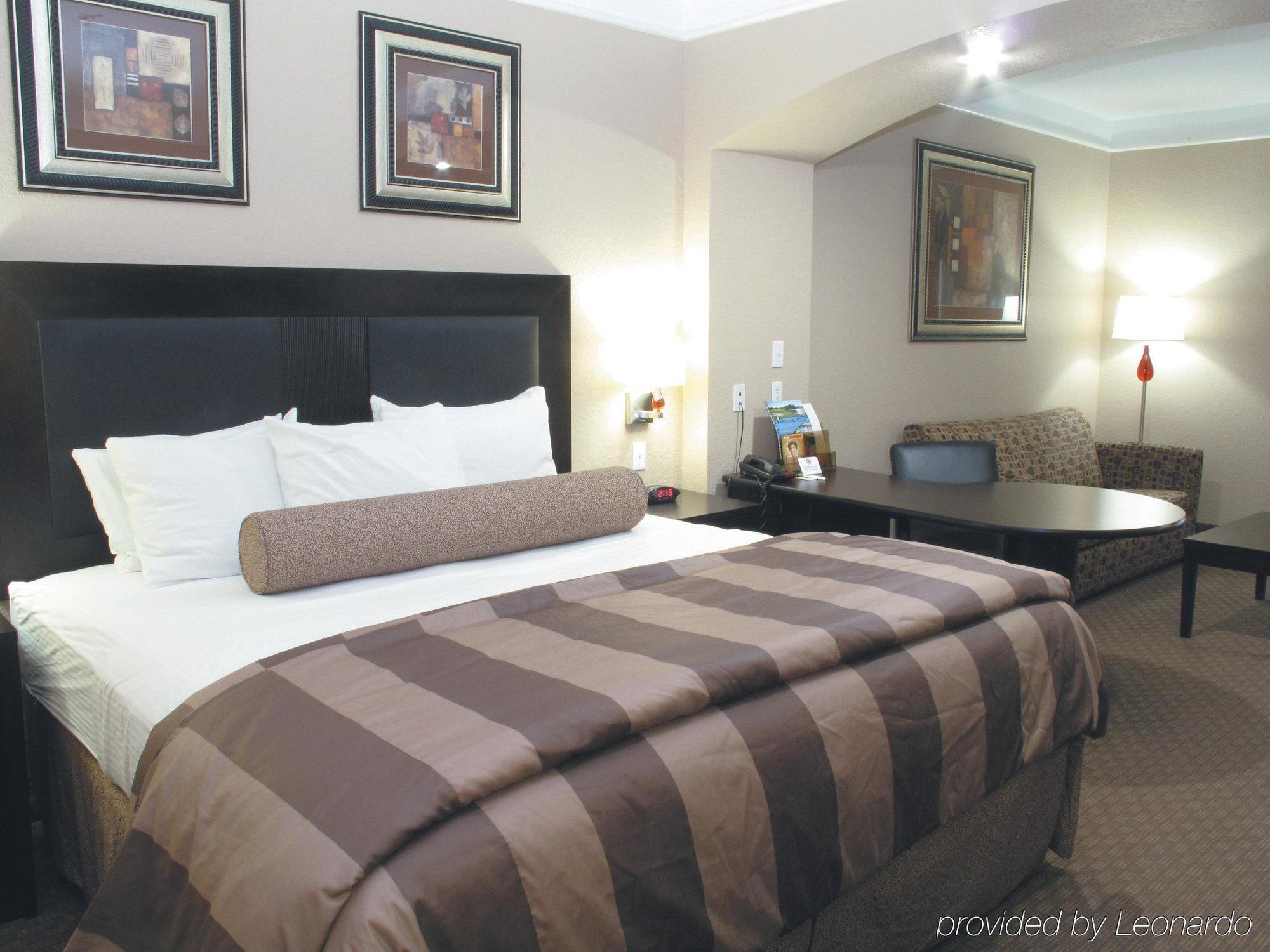 La Quinta By Wyndham Pearland Hotel Exterior photo