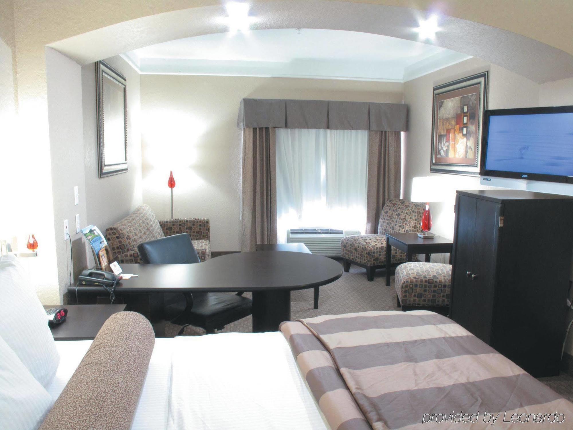 La Quinta By Wyndham Pearland Hotel Exterior photo